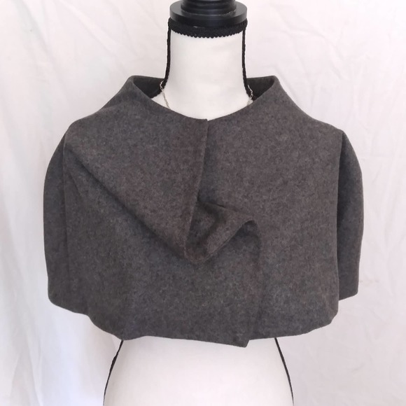 Carolina Herrera Jackets & Blazers - Carolina Herrera gray shrug capelet size 8